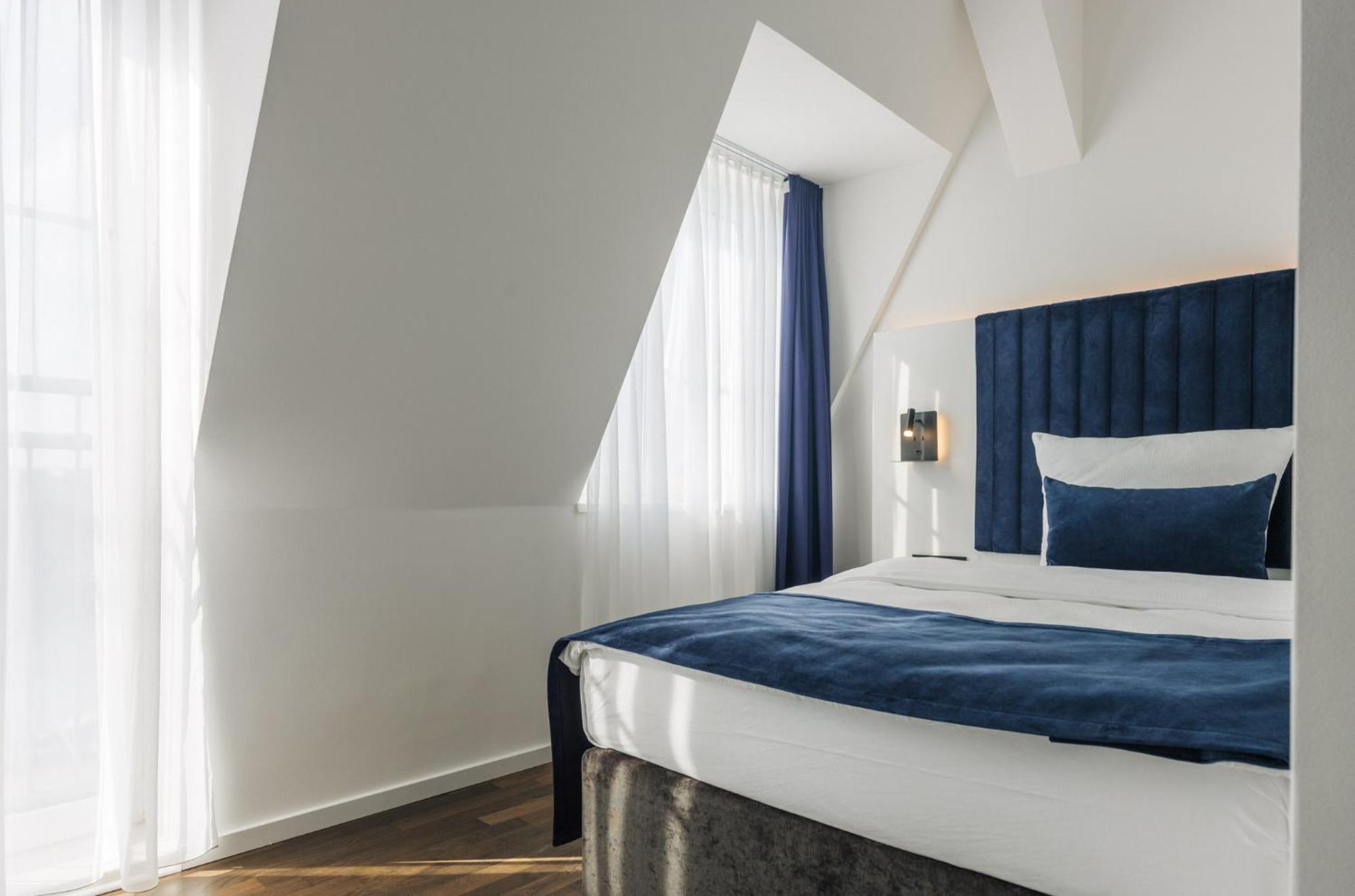 Homaris East Side Hotel Berlin Exterior foto