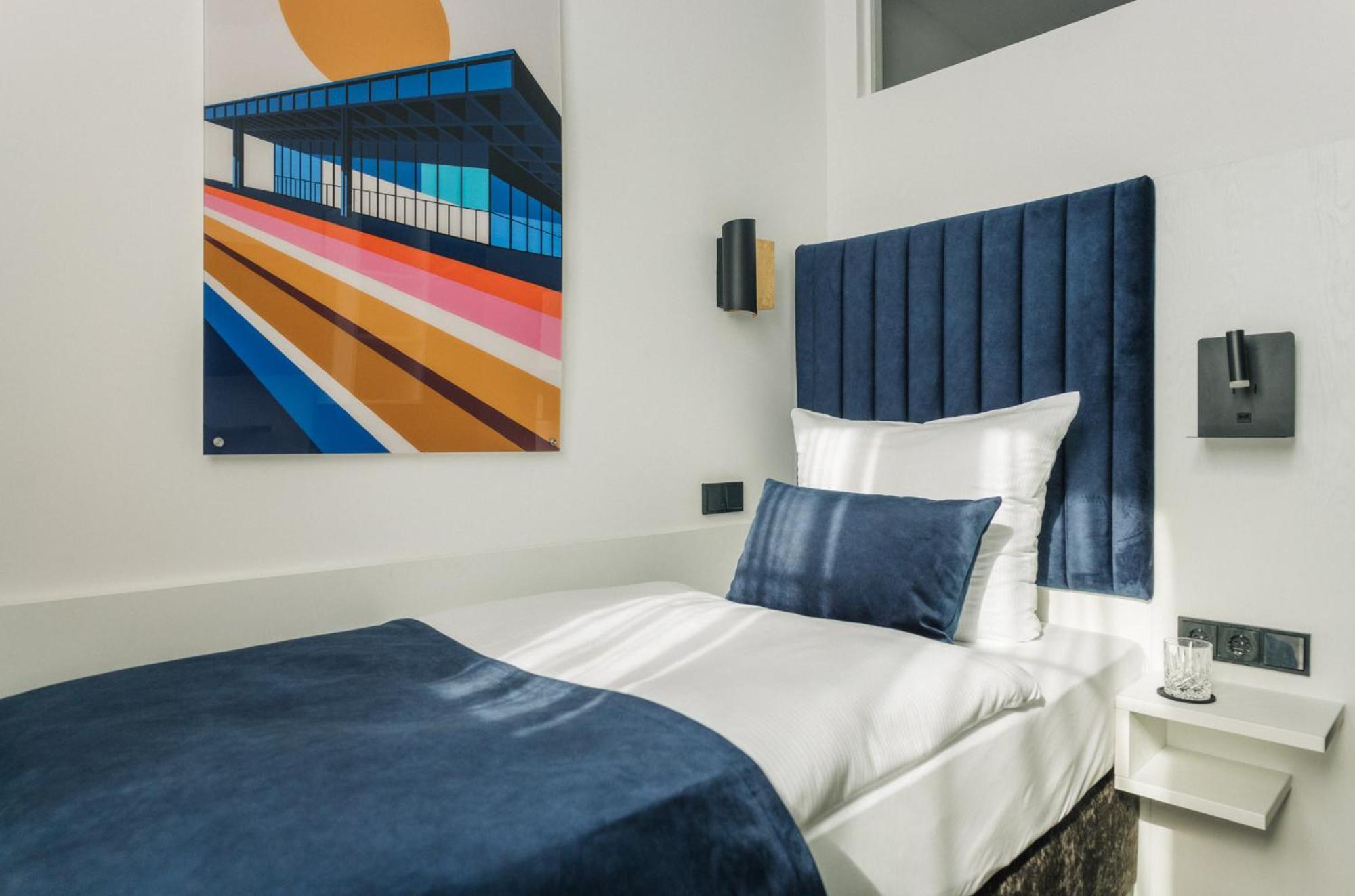 Homaris East Side Hotel Berlin Exterior foto