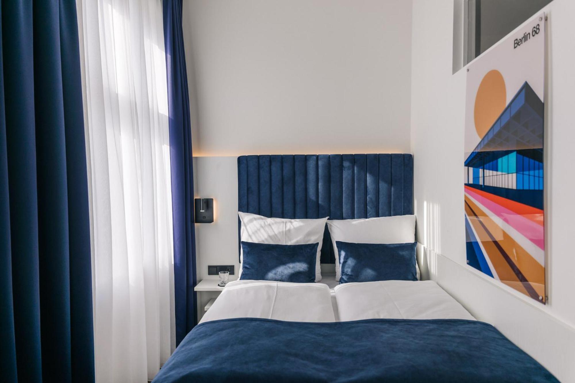 Homaris East Side Hotel Berlin Exterior foto