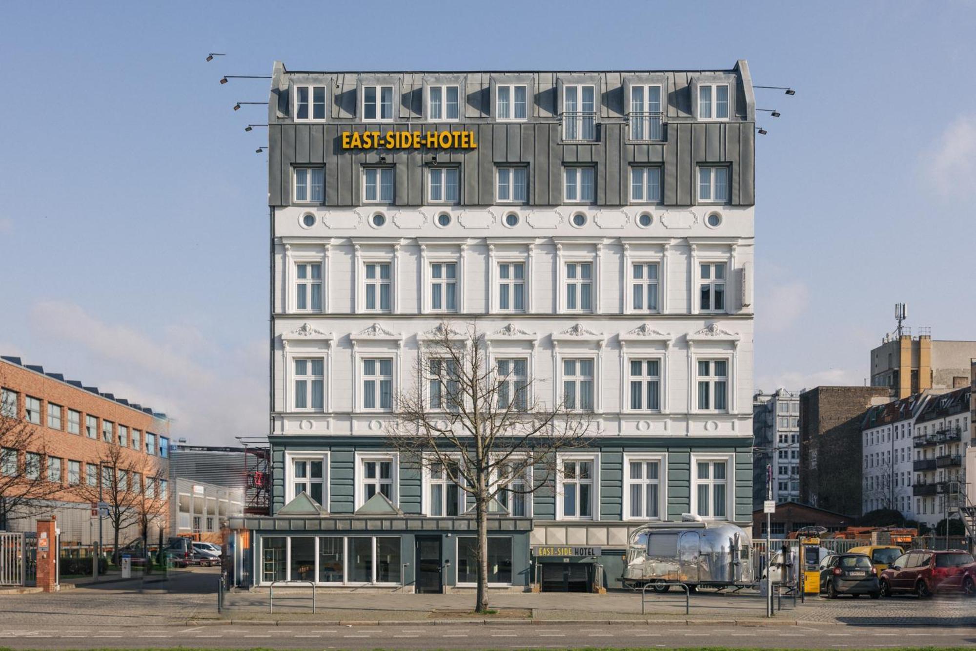 Homaris East Side Hotel Berlin Exterior foto