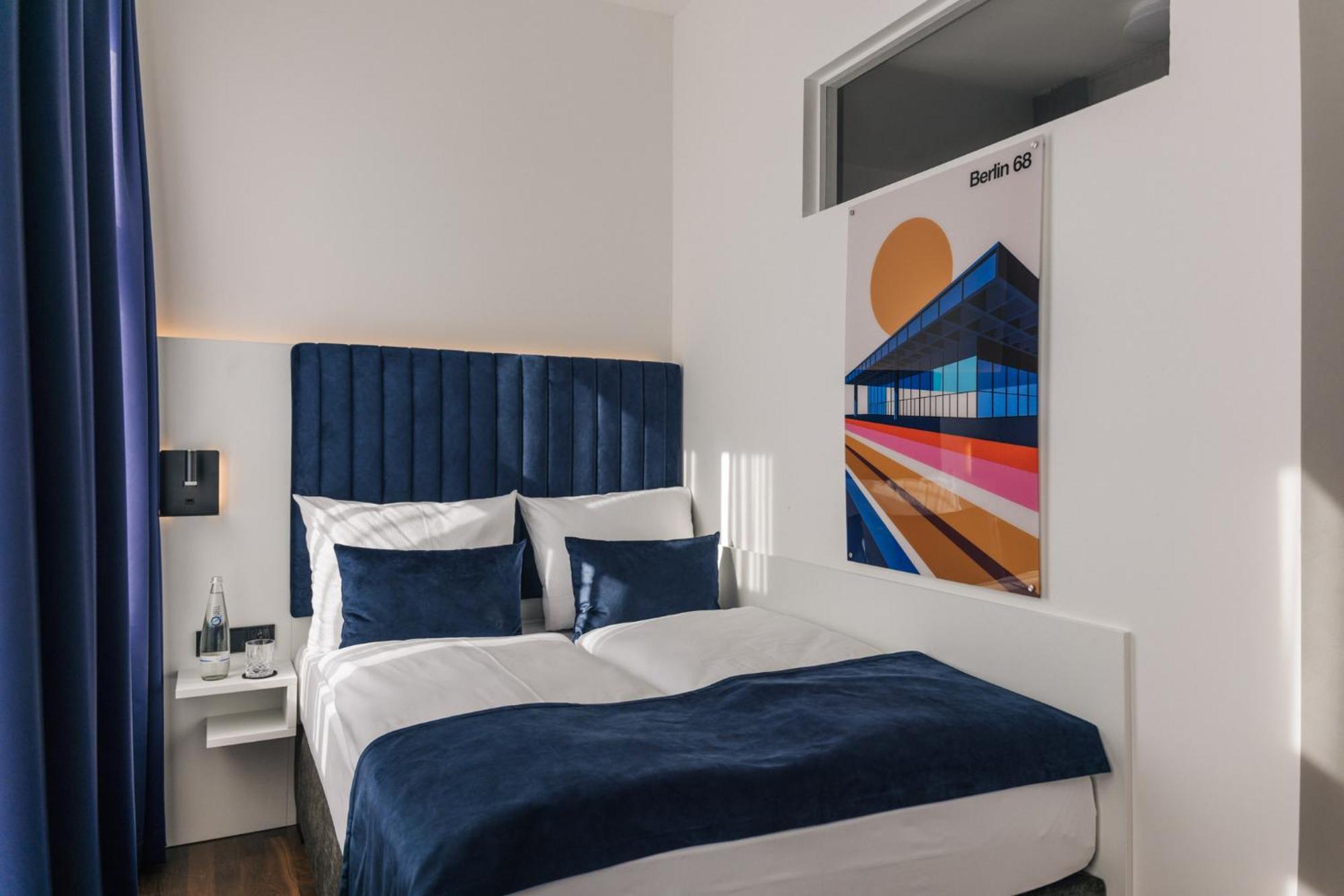 Homaris East Side Hotel Berlin Exterior foto