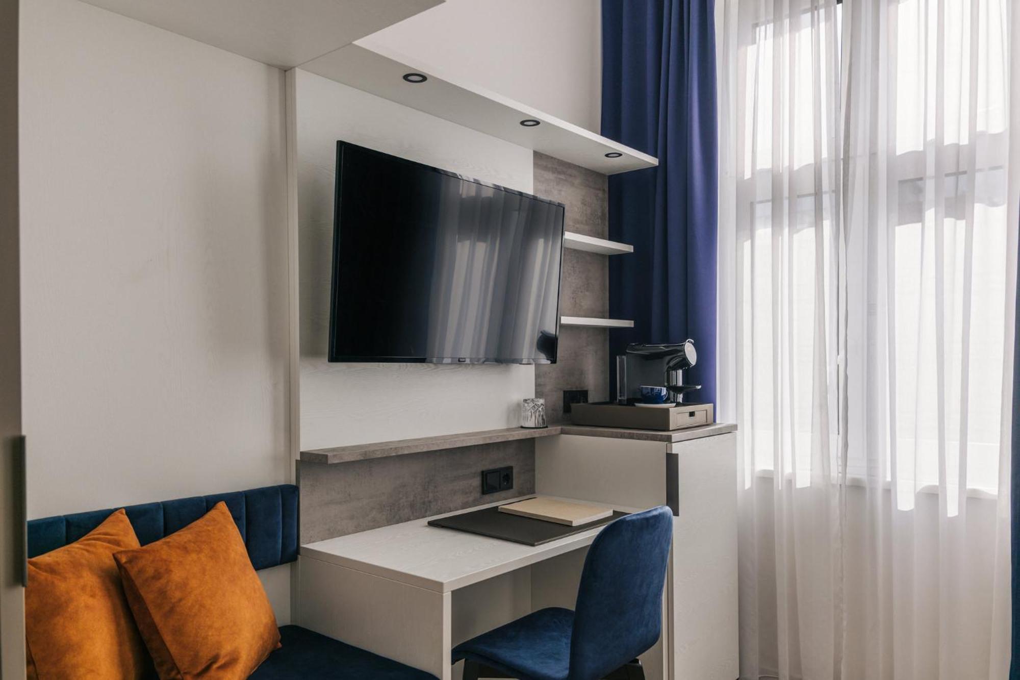 Homaris East Side Hotel Berlin Exterior foto