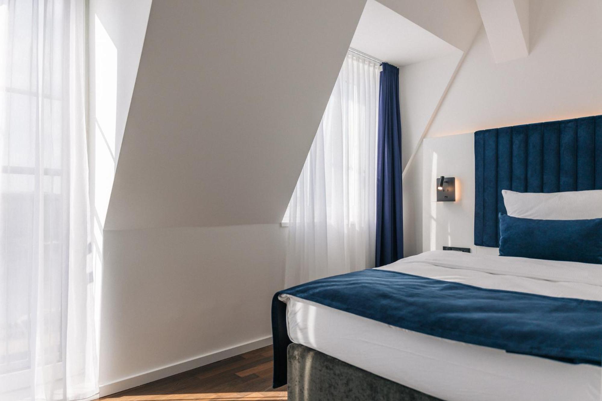 Homaris East Side Hotel Berlin Exterior foto