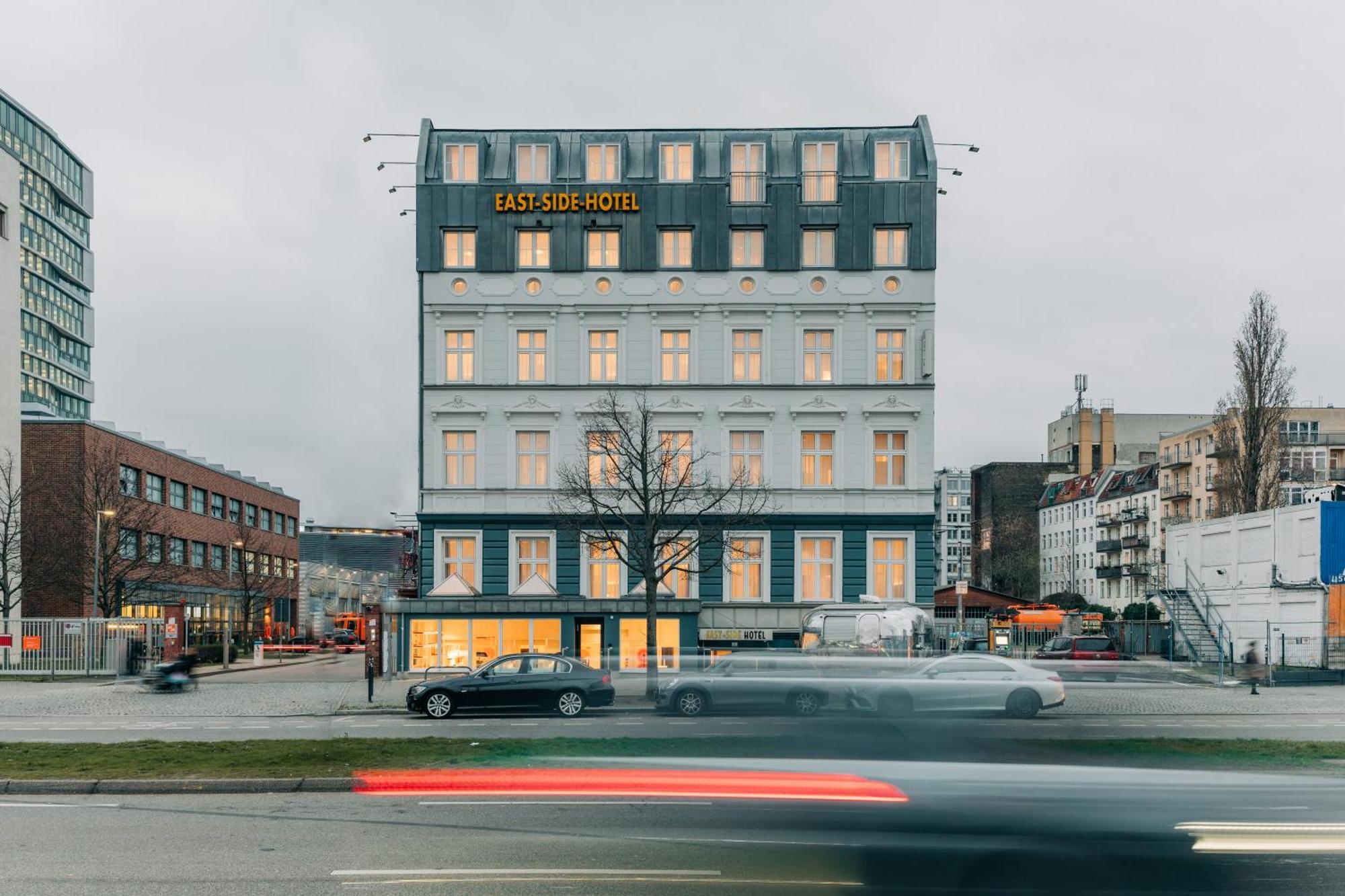 Homaris East Side Hotel Berlin Exterior foto