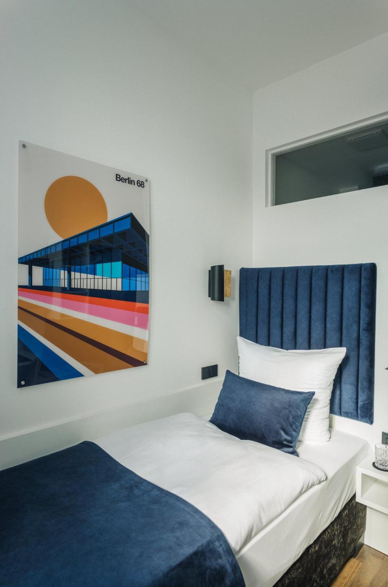 Homaris East Side Hotel Berlin Exterior foto