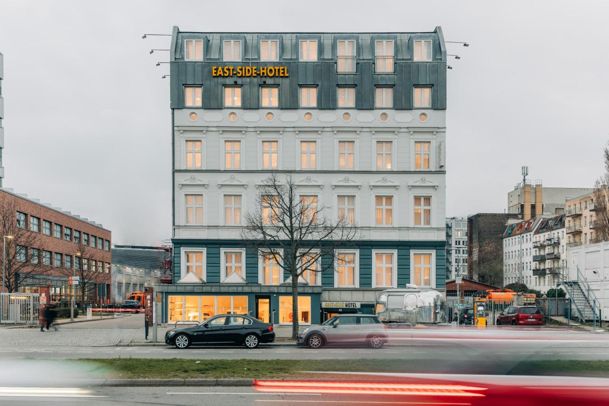 Homaris East Side Hotel Berlin Exterior foto