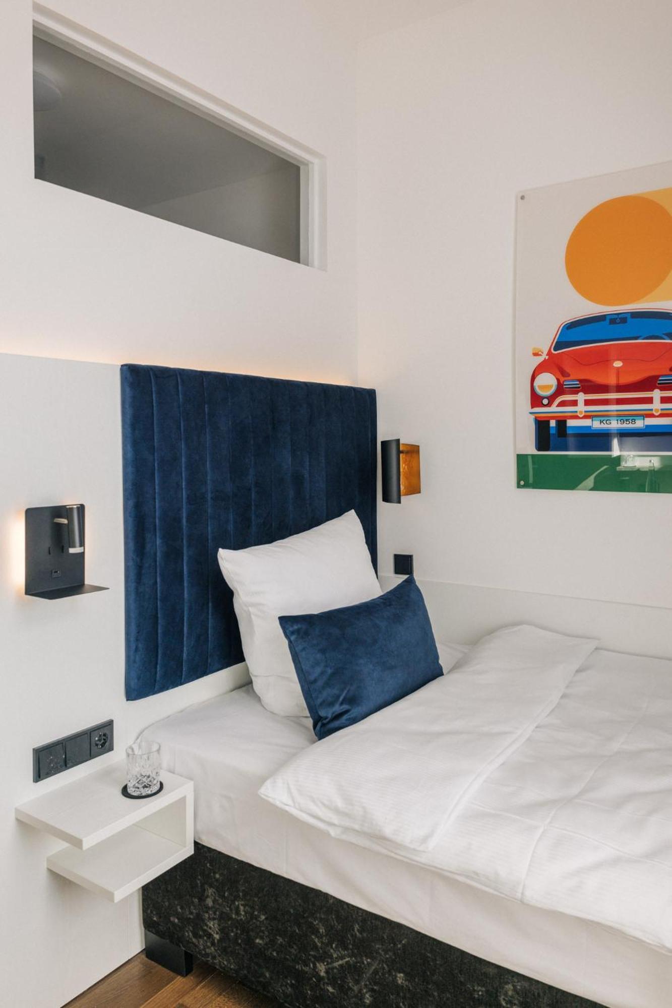 Homaris East Side Hotel Berlin Exterior foto