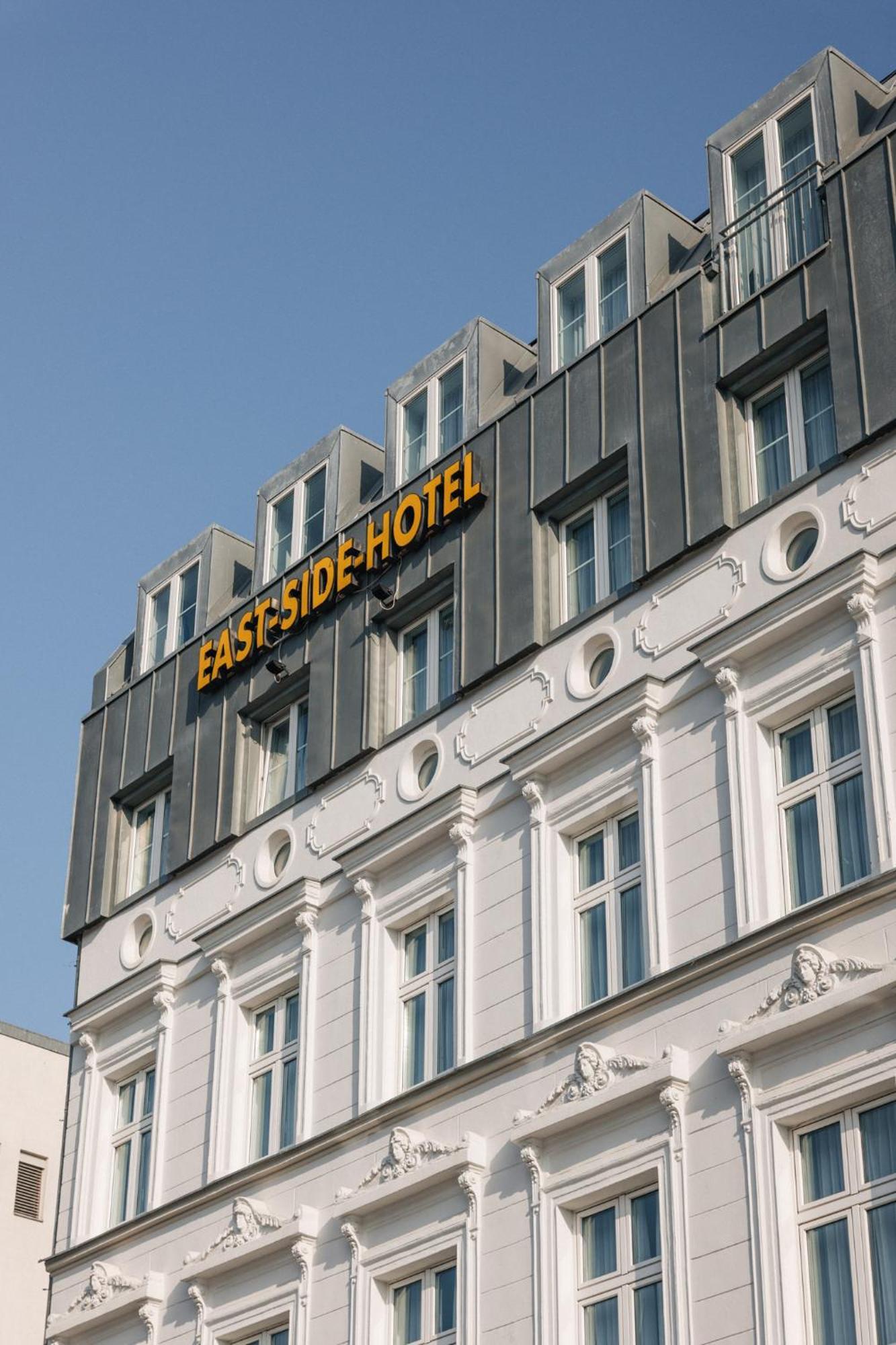 Homaris East Side Hotel Berlin Exterior foto