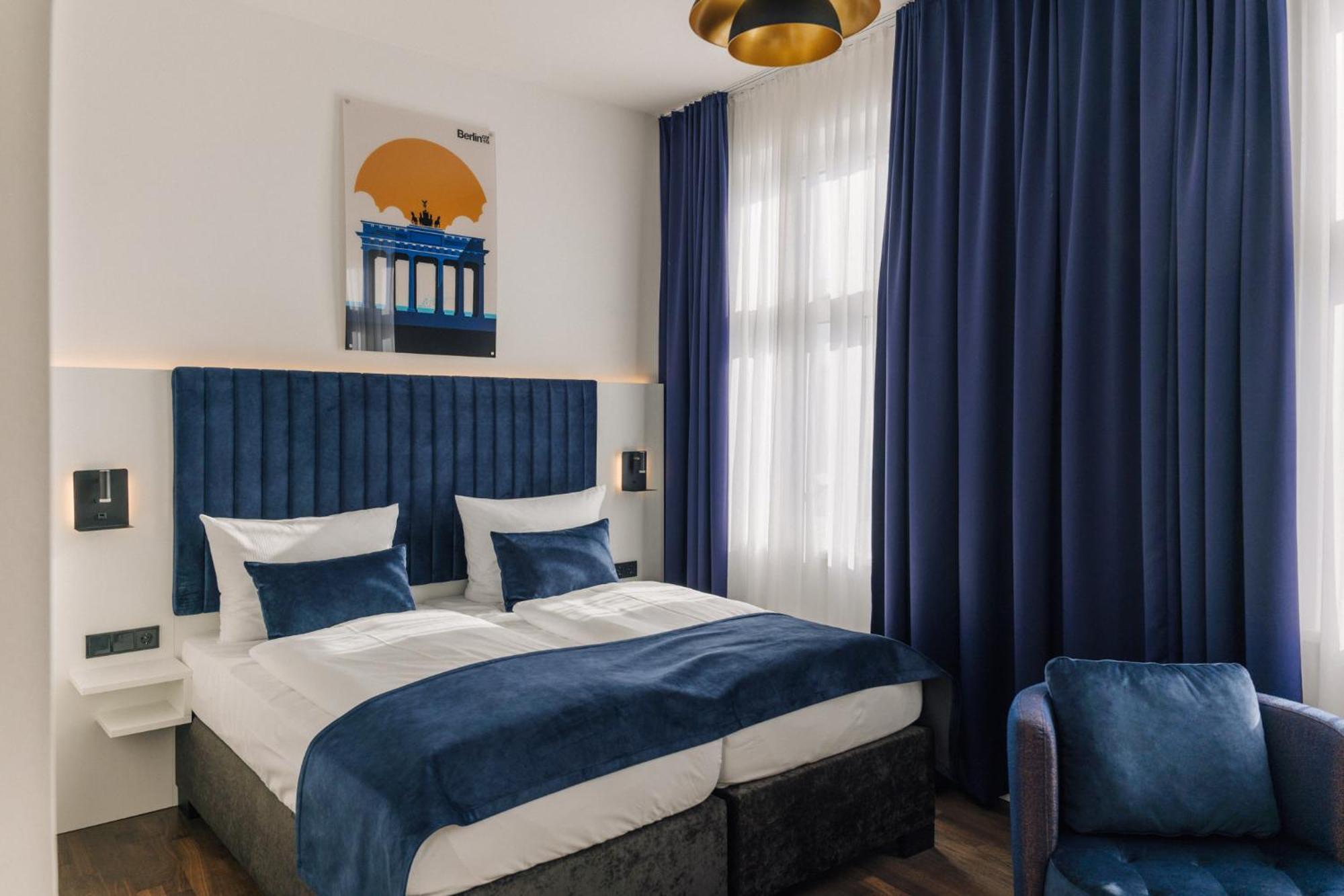 Homaris East Side Hotel Berlin Exterior foto
